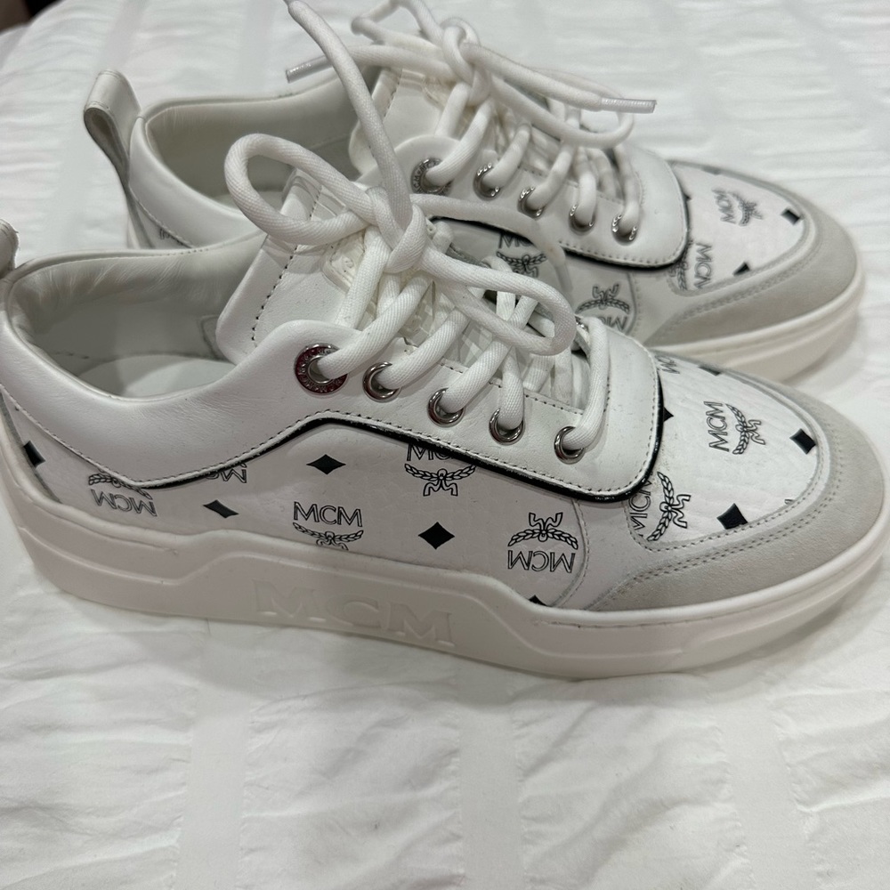 Sneakers - Picture 6 of 7